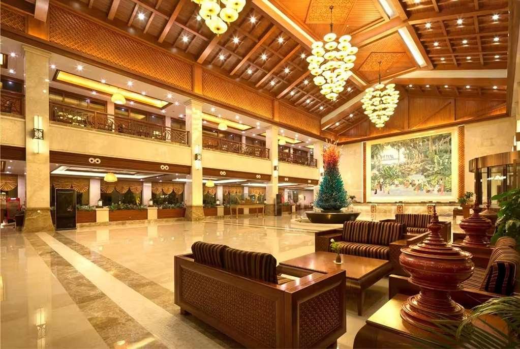 Отель Ramada Plaza Xishuangbanna Интерьер фото
