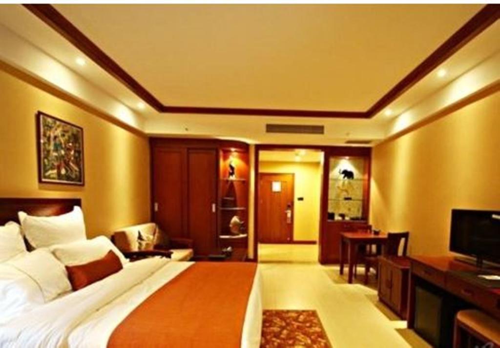 Отель Ramada Plaza Xishuangbanna Экстерьер фото