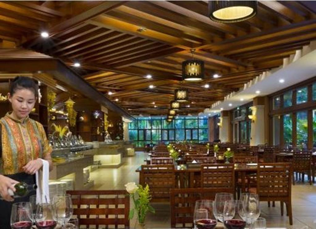 Отель Ramada Plaza Xishuangbanna Экстерьер фото