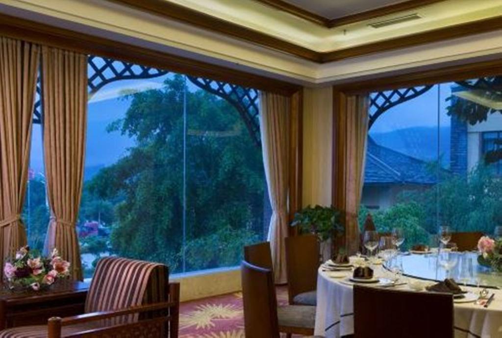 Отель Ramada Plaza Xishuangbanna Экстерьер фото