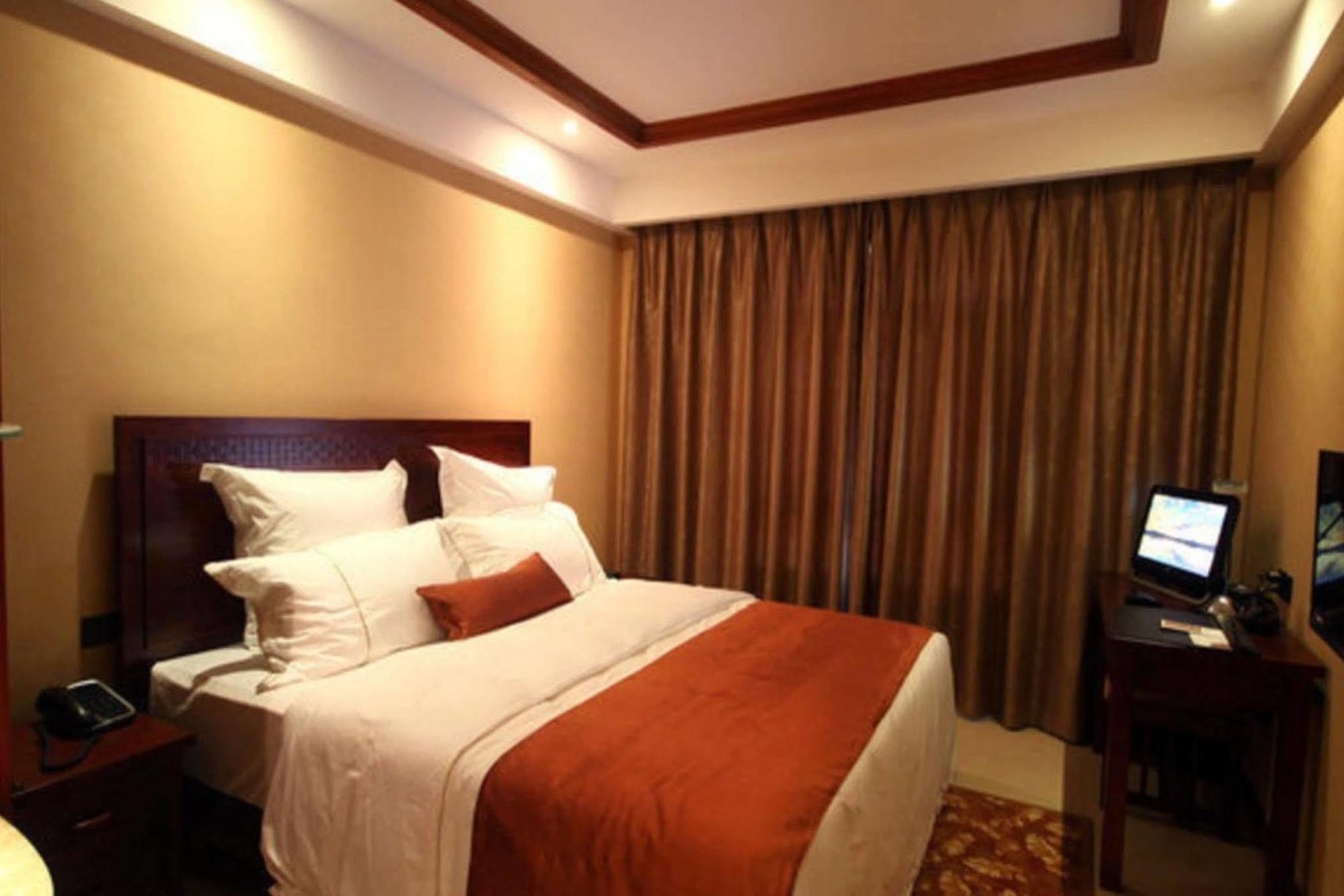 Отель Ramada Plaza Xishuangbanna Экстерьер фото